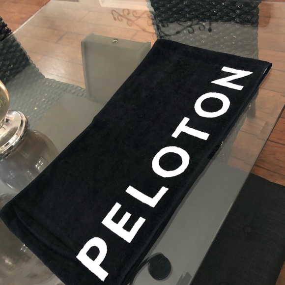 Peloton NEW  BLACK bike Towel LONG - Picture 2 of 3
